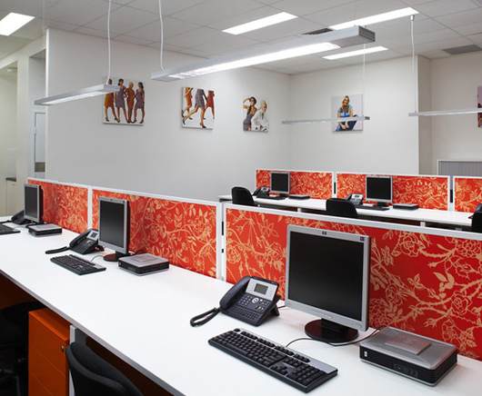 辦公間隔板也吻合辦公空間設計色彩