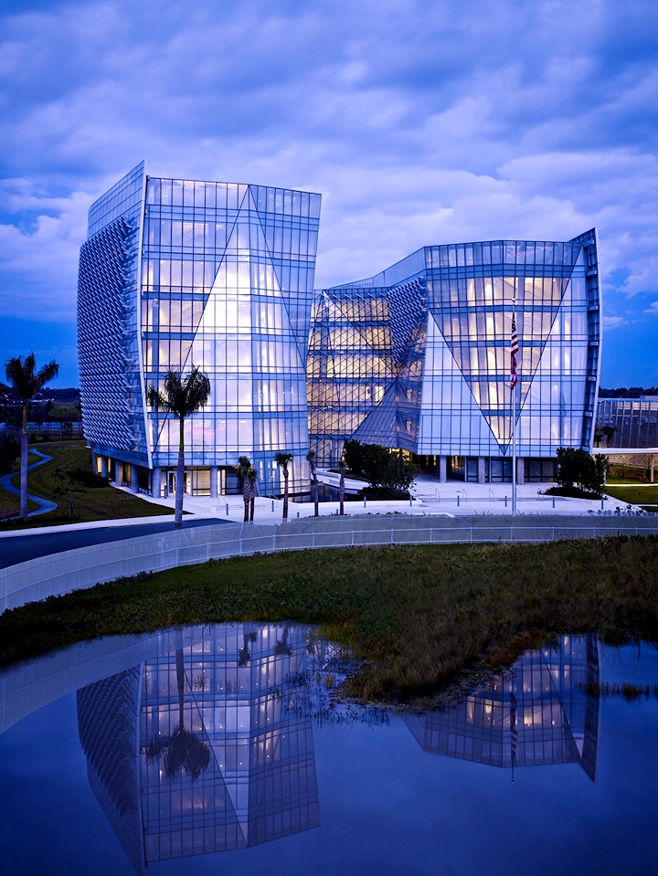 上海写字楼装修- 幾何架構現代辦公空間，FBI美國南佛羅里達州總部