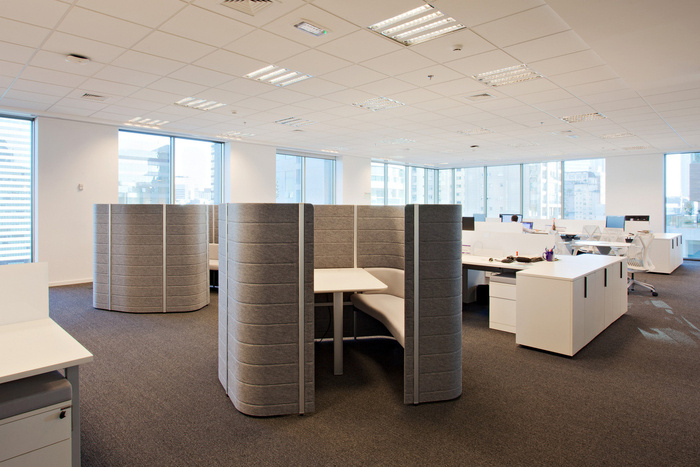 宽敞和开放的办公空间设计效果图