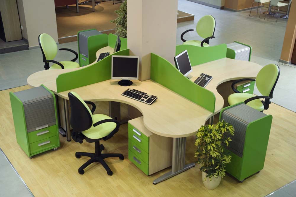 绿色风格的办公桌椅设计