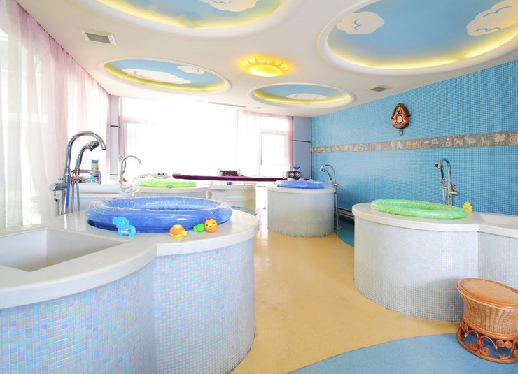 高端月子中心宝宝洗浴区装修效果图片