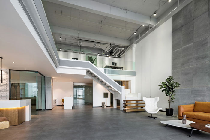 300平方loft风格办公室楼梯装修设计案例效果图